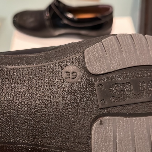 Black matte/shiny flats on velcro - Picture 5 of 8